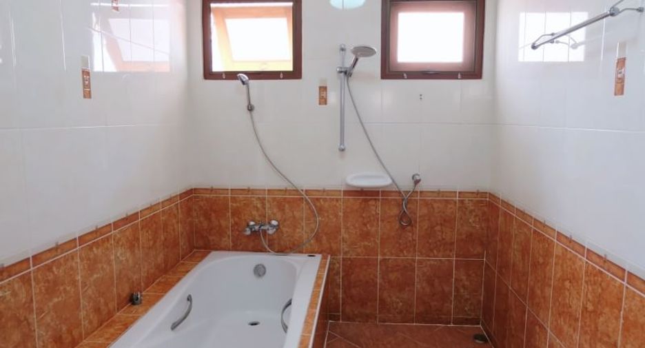 For sale 3 bedrooms house in Si Racha, Chonburi