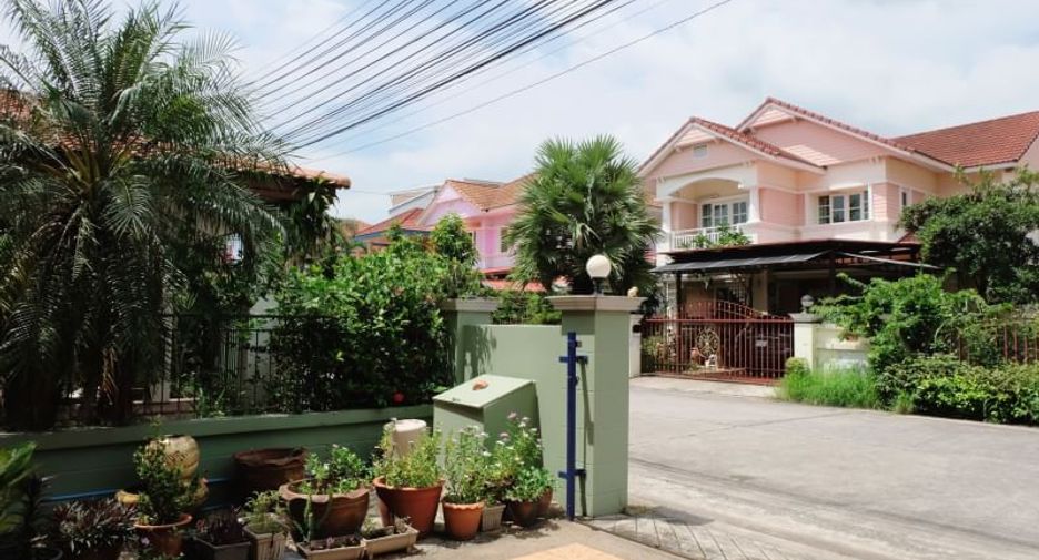 For sale 3 bedrooms house in Si Racha, Chonburi