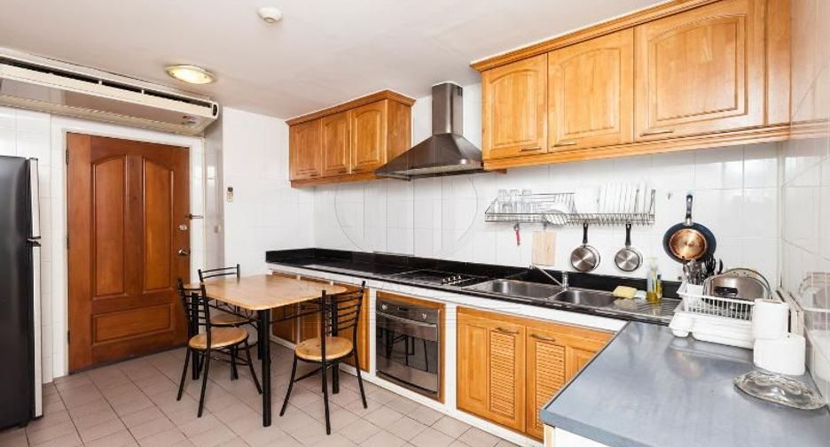 For sale 4 bedrooms condo in Khlong Toei, Bangkok