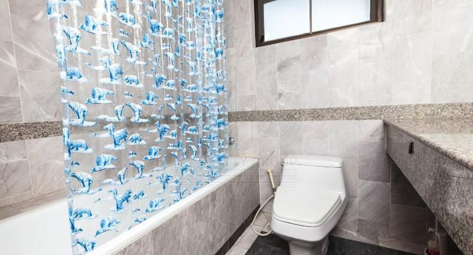 For sale 4 bedrooms condo in Khlong Toei, Bangkok