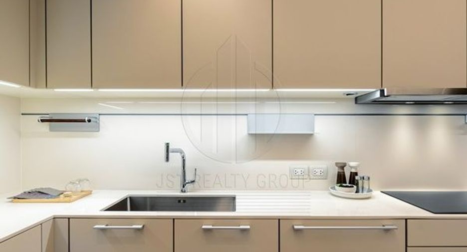 For rent and for sale 2 bedrooms condo in Pathum Wan, Bangkok