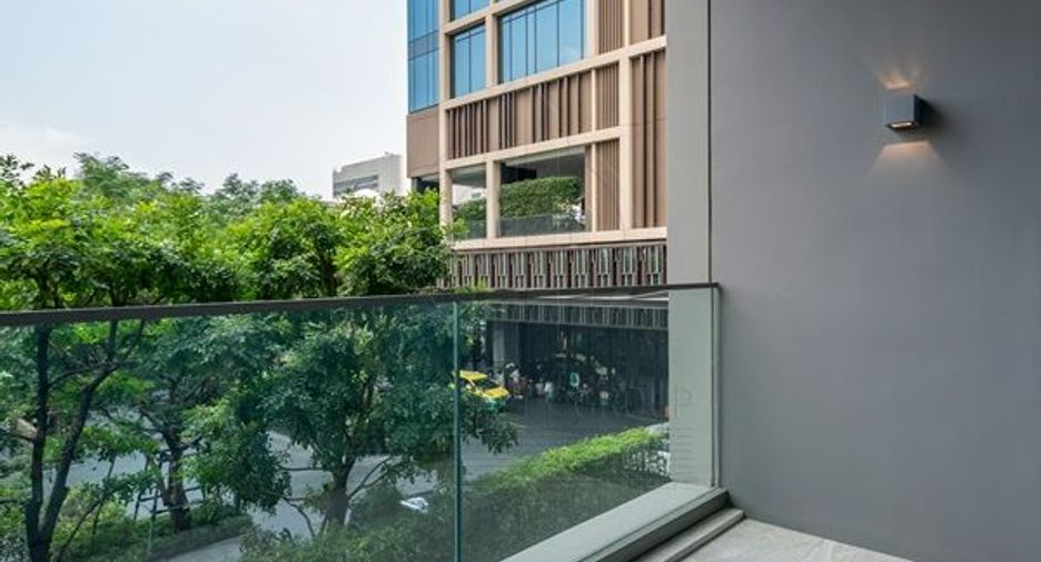 For rent and for sale 2 bedrooms condo in Pathum Wan, Bangkok