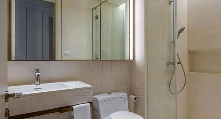 For rent and for sale 2 bedrooms condo in Pathum Wan, Bangkok