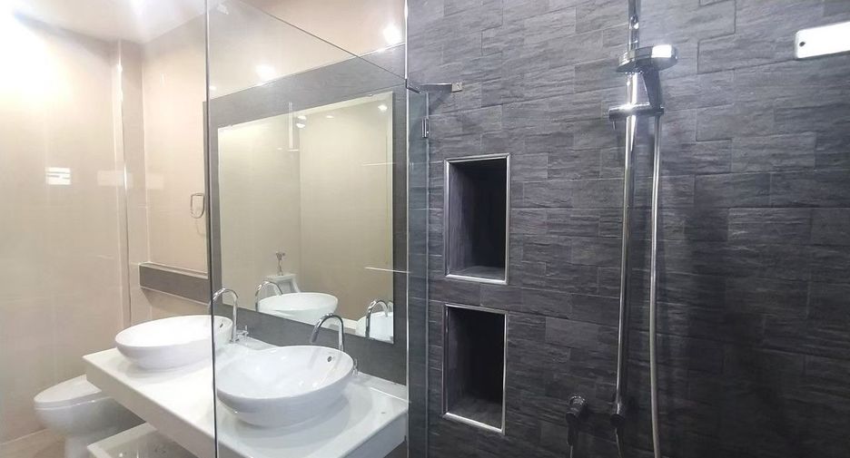 À vendre 3 chambres maison à Si Racha, Chonburi