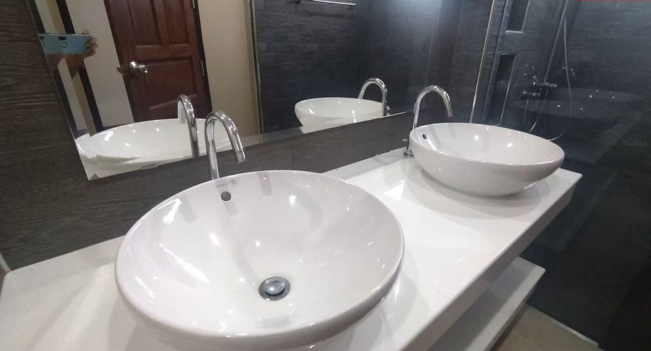 À vendre 3 chambres maison à Si Racha, Chonburi