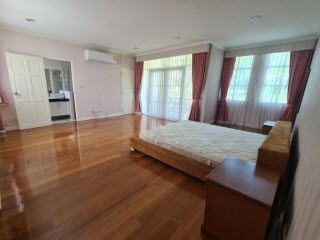 For rent 5 bed condo in Mueang Samut Prakan, Samut Prakan
