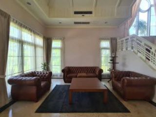 For rent 5 bed condo in Mueang Samut Prakan, Samut Prakan