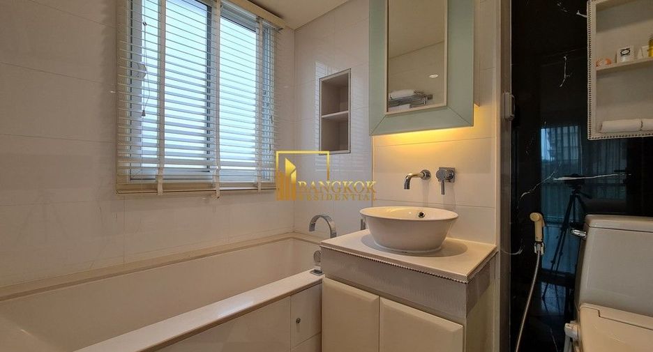 For rent 2 bedrooms serviced apartment in Khlong Toei, Bangkok