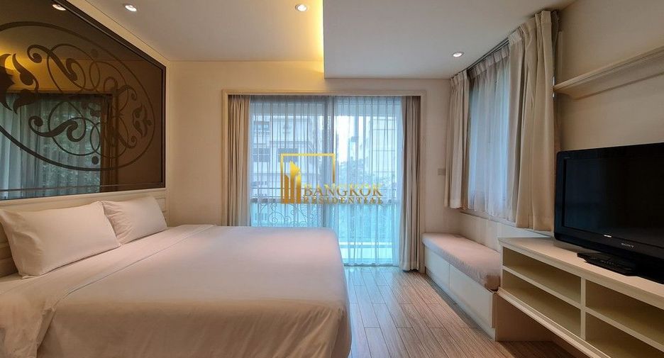 For rent 2 bedrooms serviced apartment in Khlong Toei, Bangkok