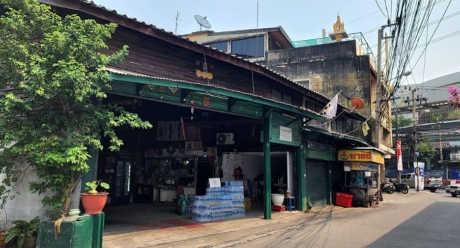For sale 3 Beds warehouse in Wang Thonglang, Bangkok