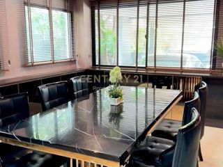 Reihenhaus zur Miete mit 3 Zimmer in Saphan Sung, Bangkok