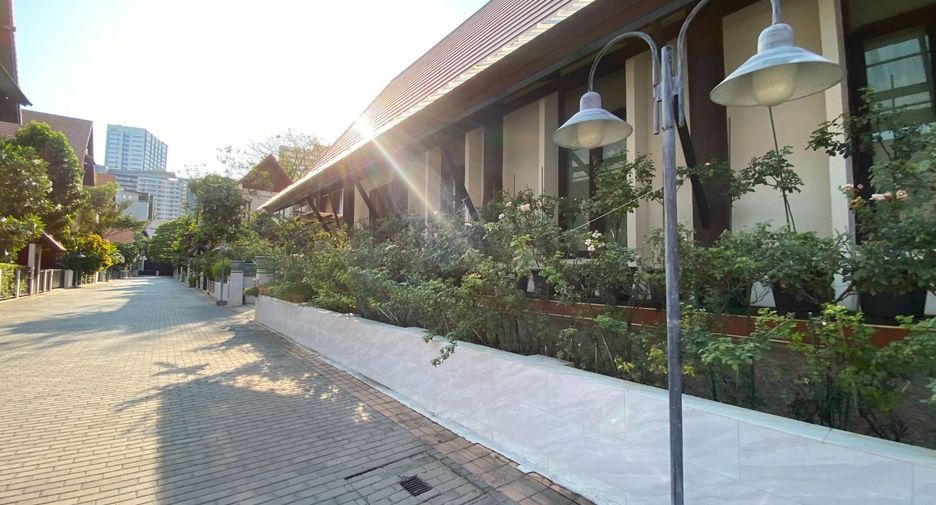 For sale 8 bedrooms house in Chatuchak, Bangkok