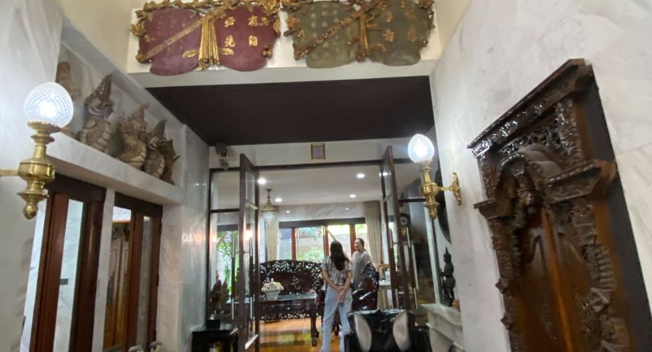 For sale 8 bedrooms house in Chatuchak, Bangkok