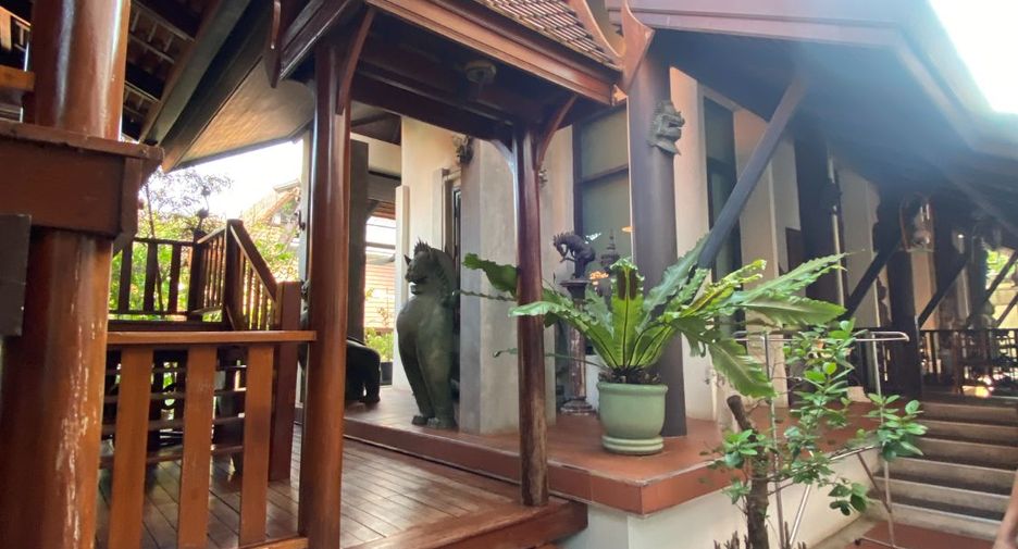 For sale 8 bedrooms house in Chatuchak, Bangkok