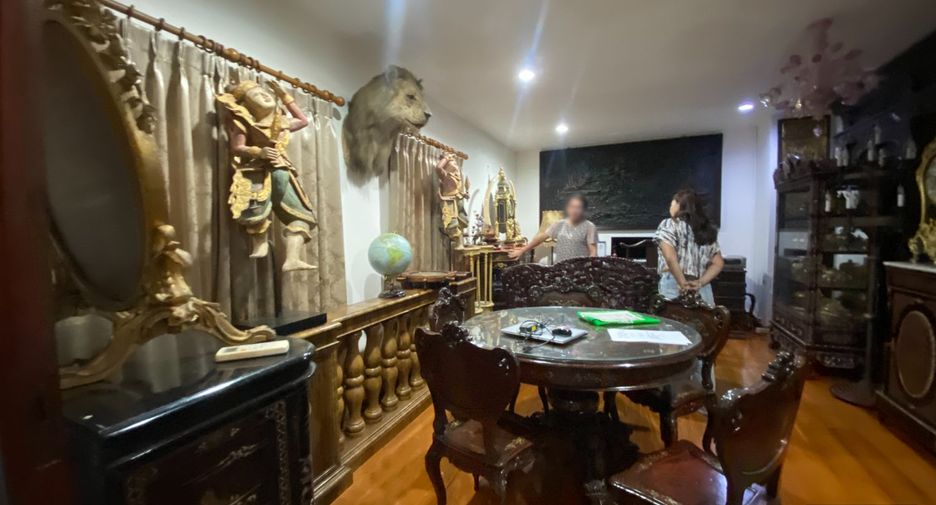 For sale 8 bedrooms house in Chatuchak, Bangkok