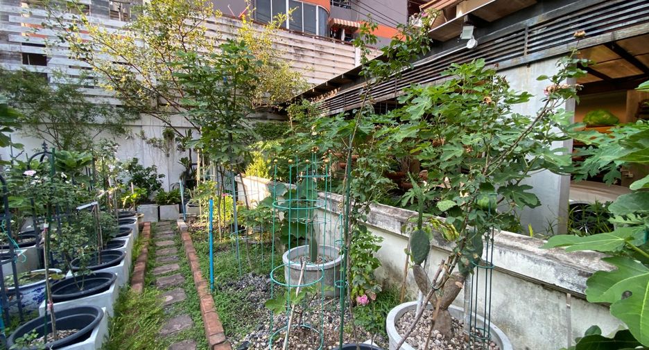 For sale 8 bedrooms house in Chatuchak, Bangkok