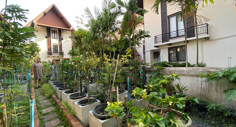 For sale 8 bedrooms house in Chatuchak, Bangkok