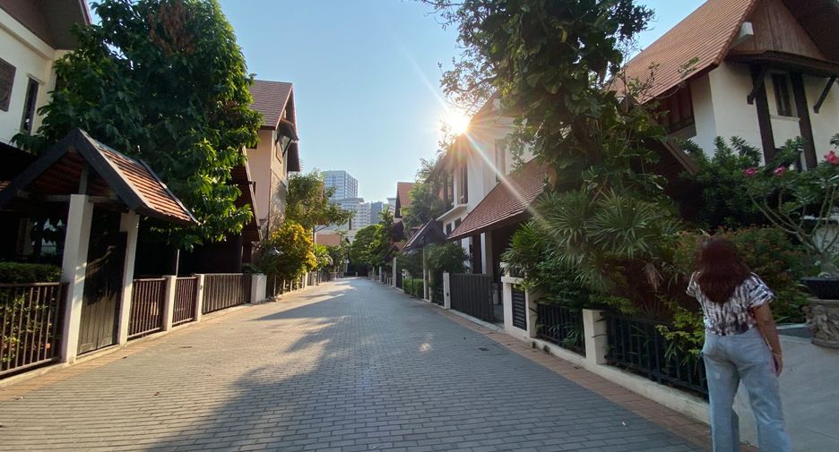 For sale 8 bedrooms house in Chatuchak, Bangkok