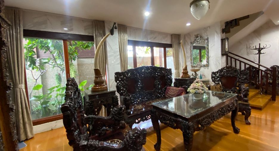 For sale 8 bedrooms house in Chatuchak, Bangkok