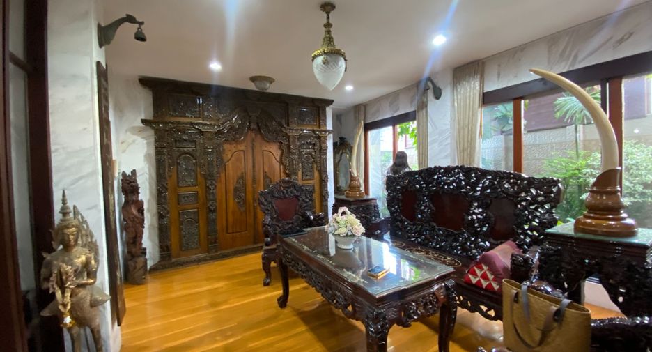 For sale 8 bedrooms house in Chatuchak, Bangkok