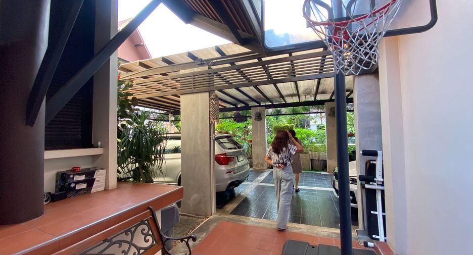 For sale 8 bedrooms house in Chatuchak, Bangkok