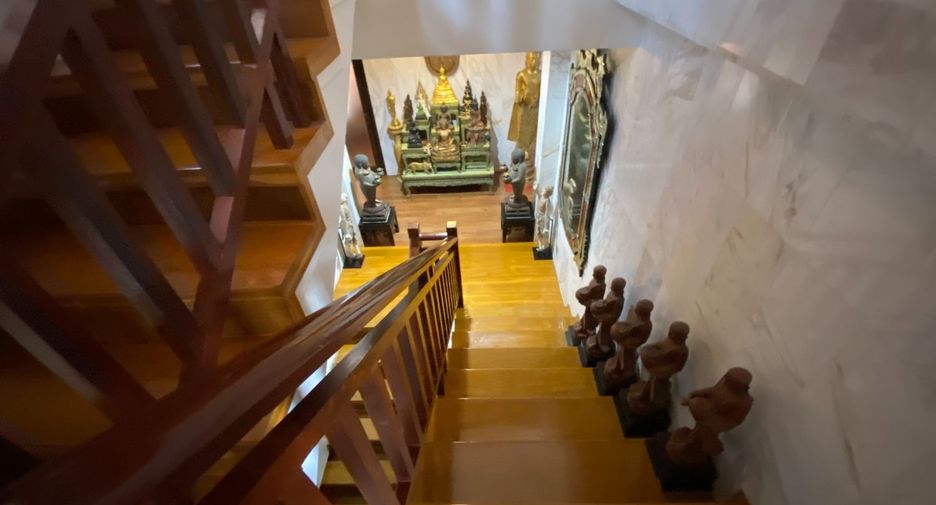 For sale 8 bedrooms house in Chatuchak, Bangkok