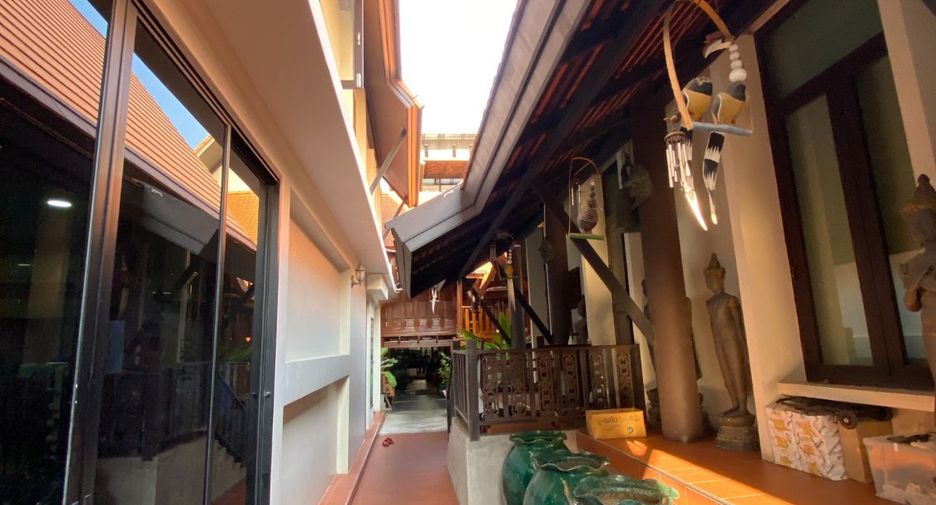For sale 8 bedrooms house in Chatuchak, Bangkok