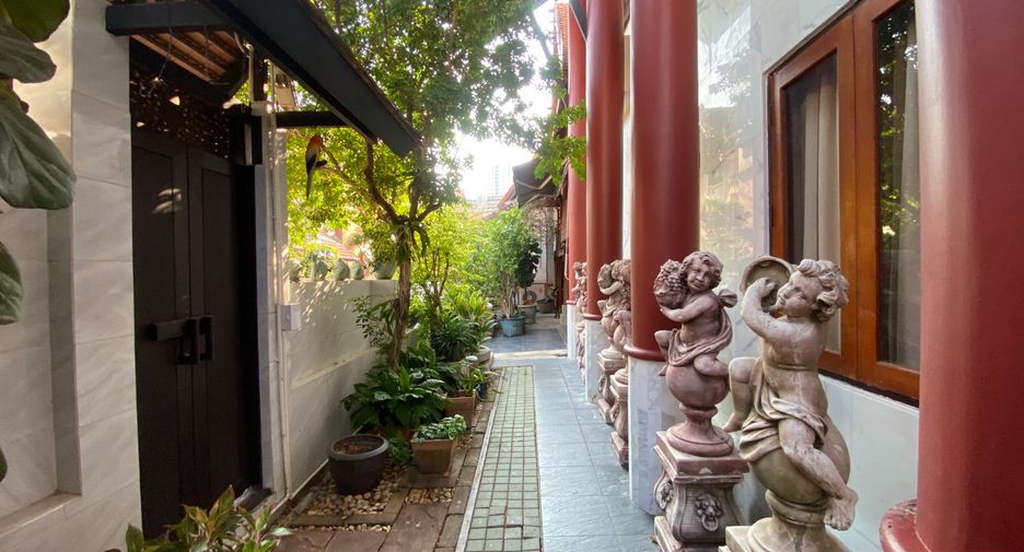 For sale 8 bedrooms house in Chatuchak, Bangkok