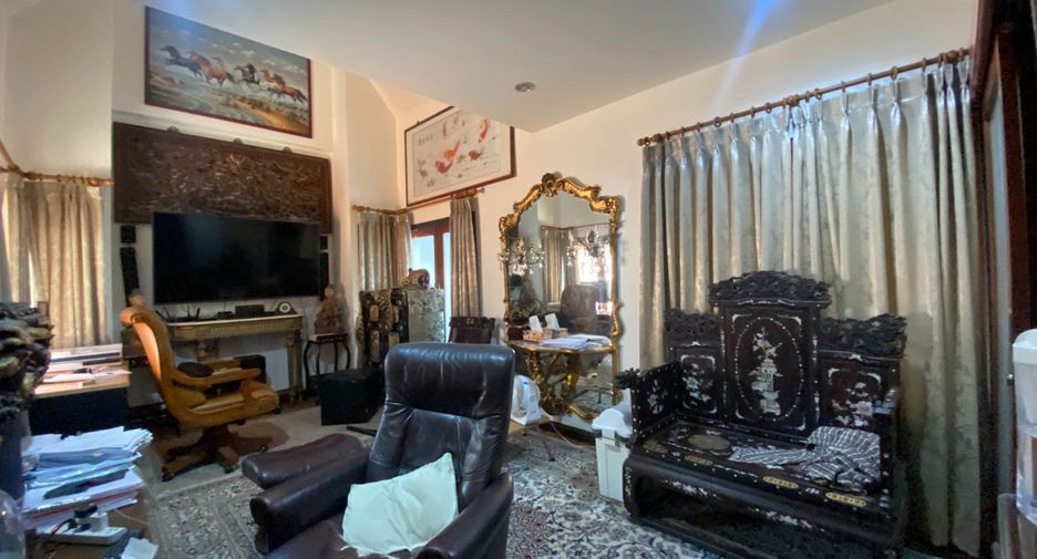 For sale 8 bedrooms house in Chatuchak, Bangkok