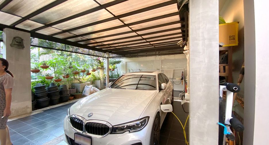 For sale 8 bedrooms house in Chatuchak, Bangkok
