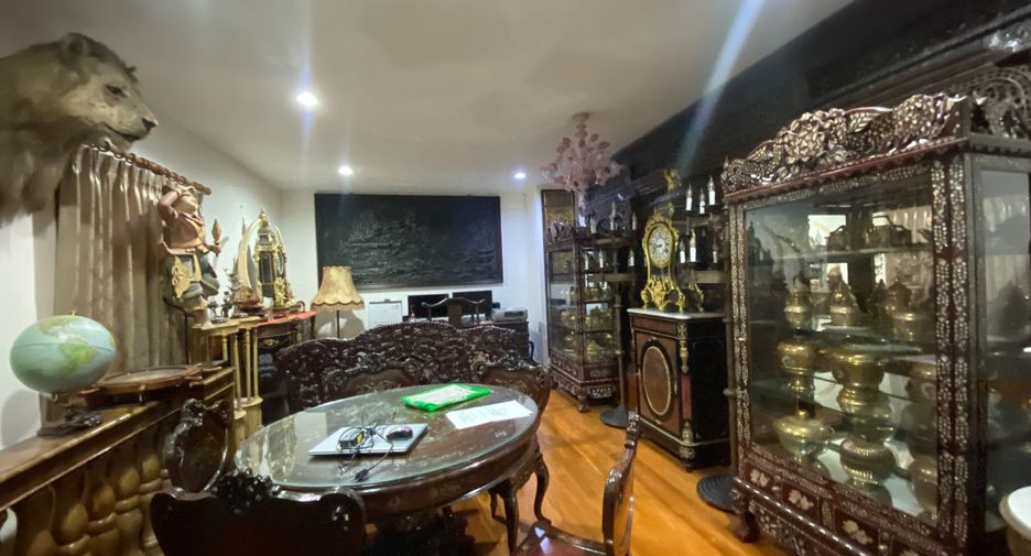 For sale 8 bedrooms house in Chatuchak, Bangkok