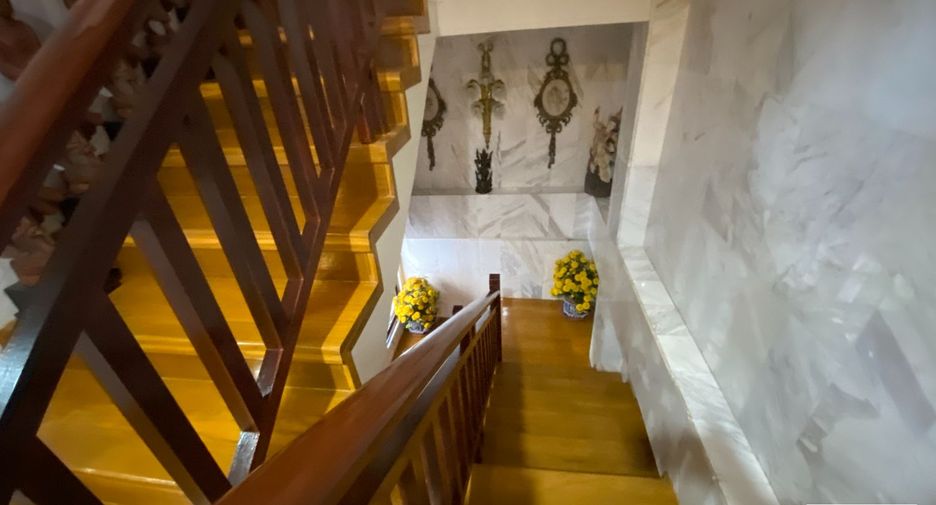 For sale 8 bedrooms house in Chatuchak, Bangkok