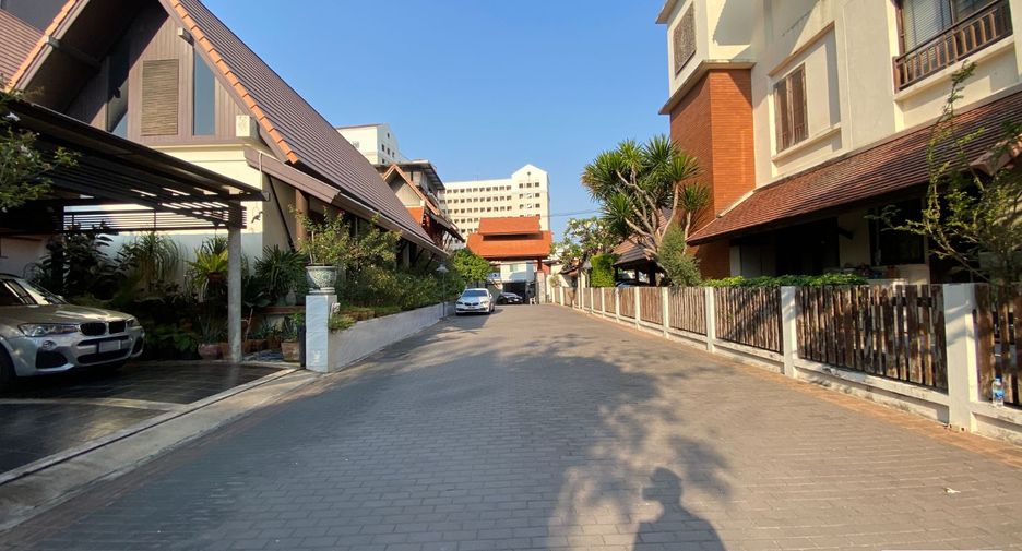 For sale 8 bedrooms house in Chatuchak, Bangkok