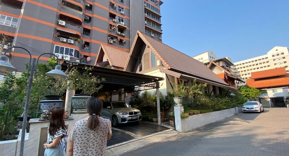 For sale 8 bedrooms house in Chatuchak, Bangkok