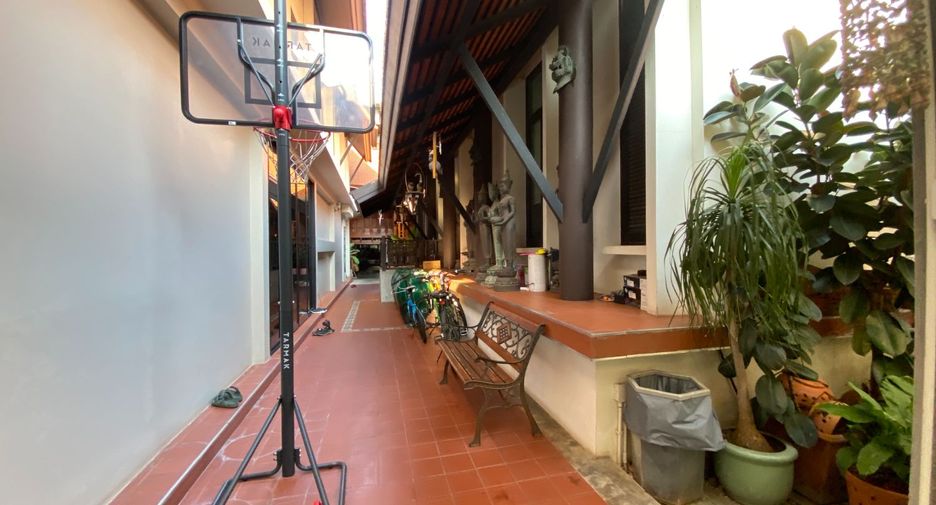 For sale 8 bedrooms house in Chatuchak, Bangkok