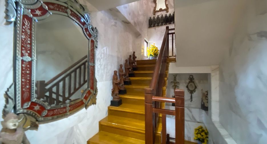 For sale 8 bedrooms house in Chatuchak, Bangkok