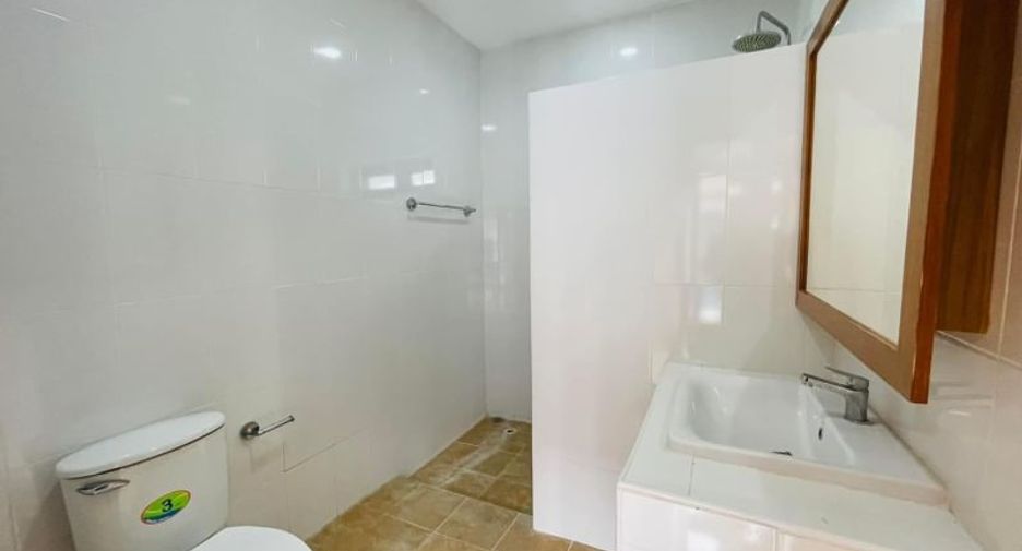 For rent 6 bedrooms villa in Bang Lamung, Chonburi