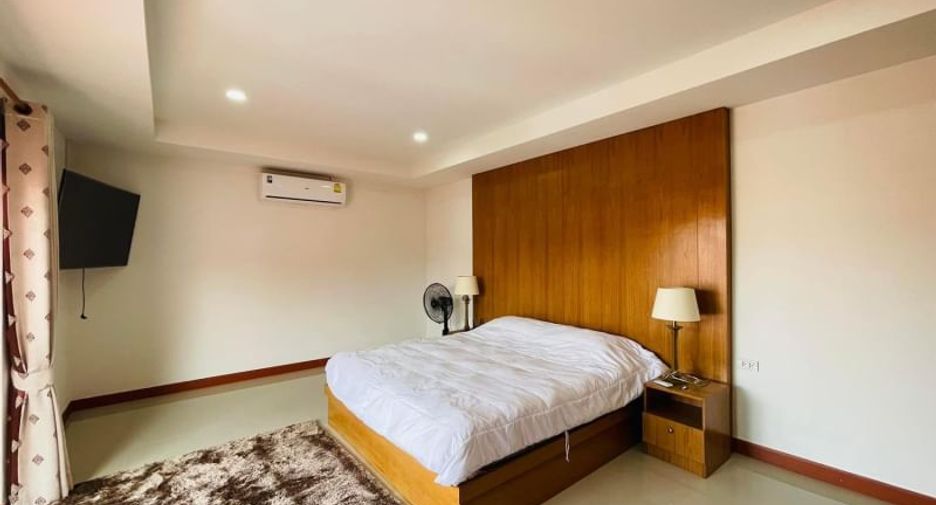 For rent 6 bedrooms villa in Bang Lamung, Chonburi