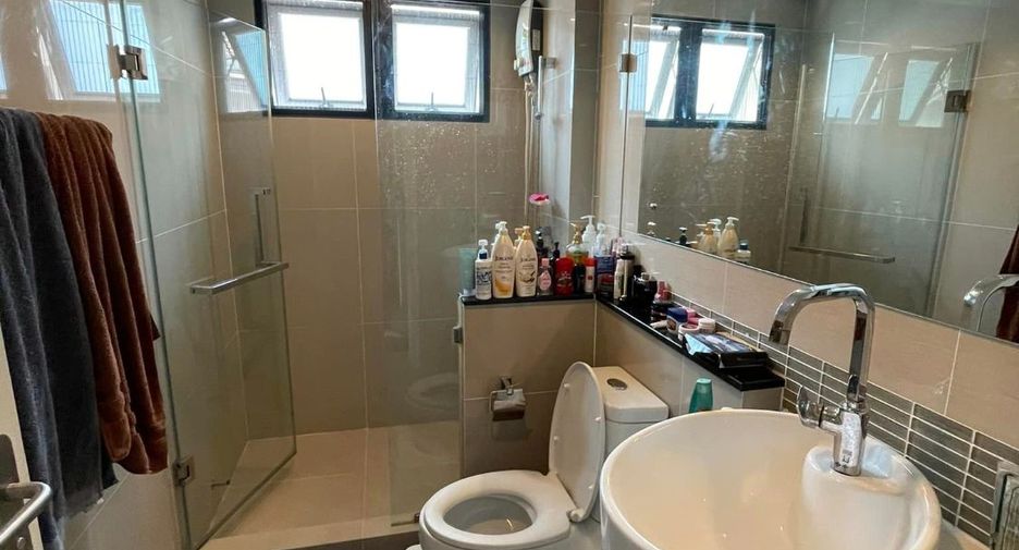 For rent 4 bedrooms house in Suan Luang, Bangkok
