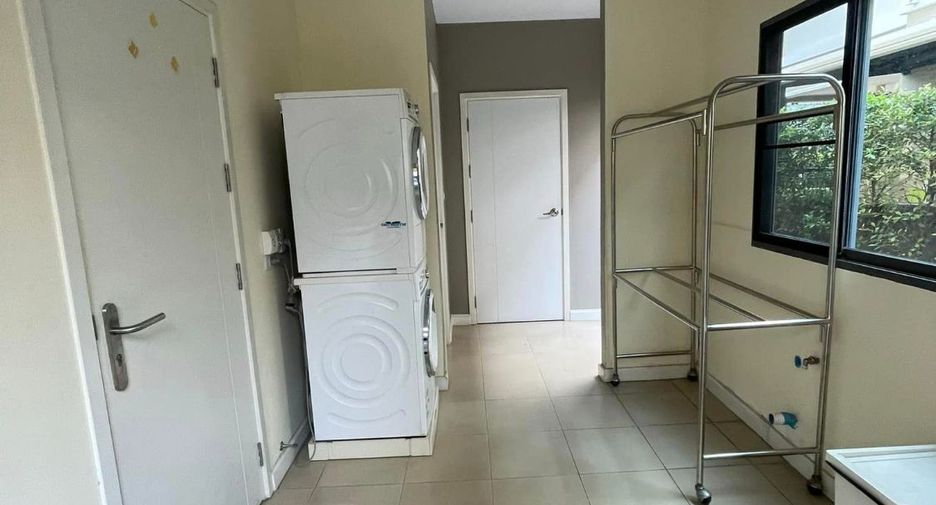 For rent 4 bedrooms house in Suan Luang, Bangkok