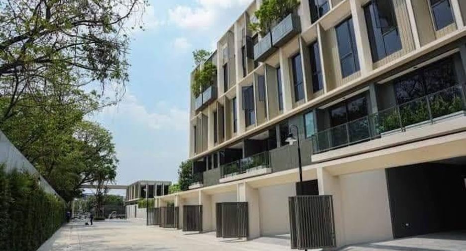 For rent and for sale 3 bedrooms townhouse in Wang Thonglang, Bangkok