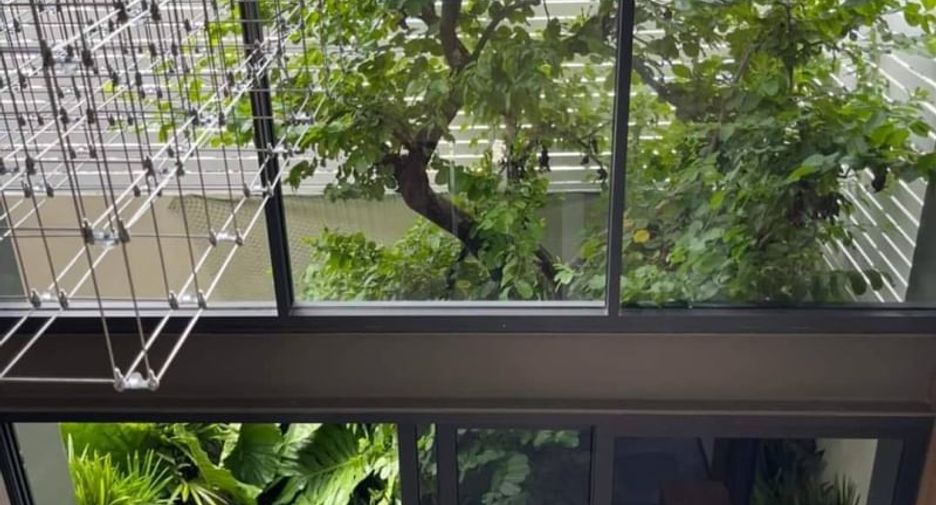 For rent and for sale 3 bedrooms townhouse in Wang Thonglang, Bangkok