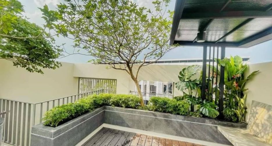 For rent and for sale 3 bedrooms townhouse in Wang Thonglang, Bangkok