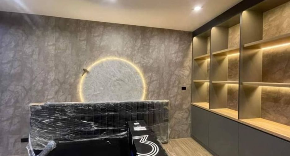 For rent and for sale 3 bedrooms townhouse in Wang Thonglang, Bangkok