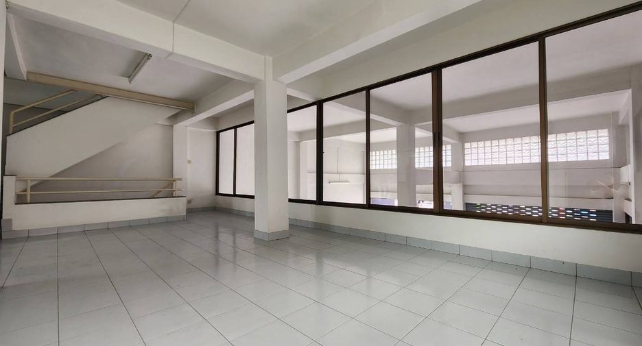 For sale retail Space in Prawet, Bangkok