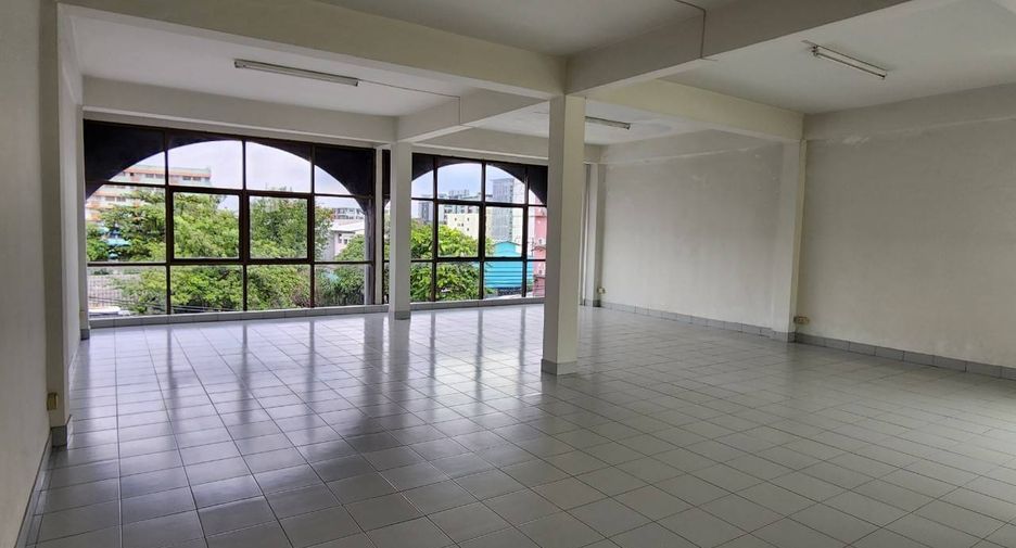 For sale retail Space in Prawet, Bangkok
