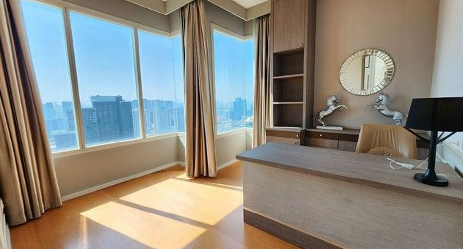 For rent 3 bedrooms condo in Chatuchak, Bangkok