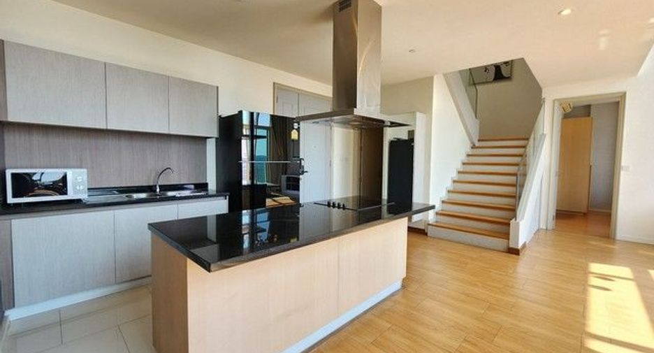 For rent 3 bedrooms condo in Chatuchak, Bangkok
