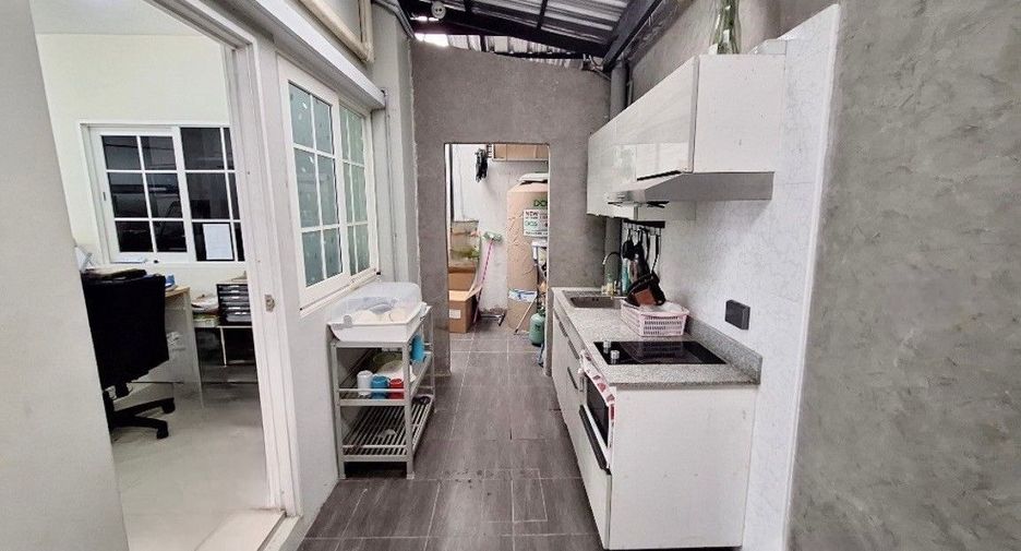 For sale 4 Beds townhouse in Mueang Nonthaburi, Nonthaburi