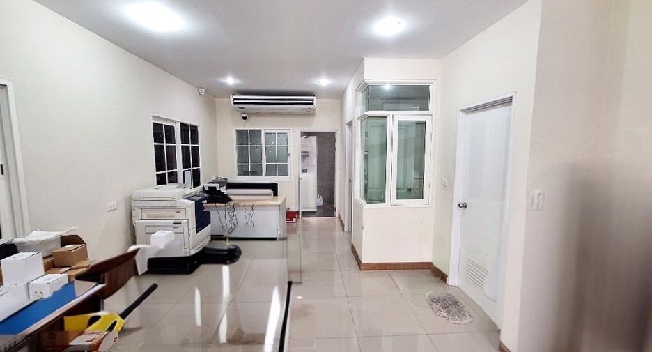 For sale 4 Beds townhouse in Mueang Nonthaburi, Nonthaburi